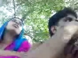 दो युवा और दो युवा भ ...
