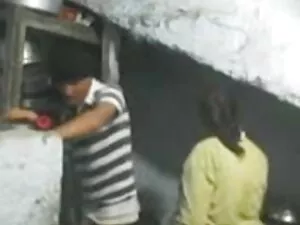 गोरा बाहर की ओर blow ...