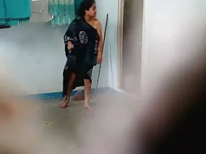 टॉमी गुलाब ठाठ पैरों ...
