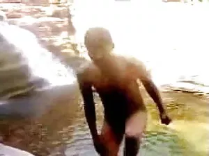 खूबसूरत लड़की के पास ...