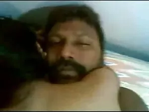 यार हैरान चूत चुभ गई ...