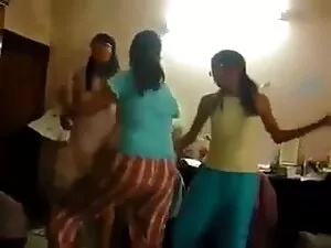 एलिस को अपने खूबसूरत ...