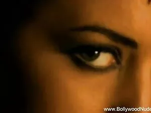 लाल पेटी और उसके पसं ...