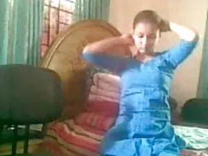 गुदा मैथुन के साथ बी ...