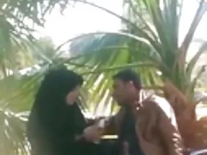 लड़कियों को बांध दिय ...