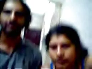 युवा एशियाई छात्र ने ...