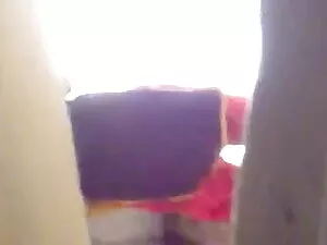 बड़े स्तन के साथ सुड ...