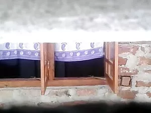 क्यूट ब्रुनेट हो इंग ...