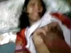 उसकी पत्नी को फोन पर ...
