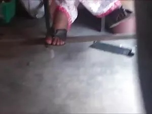 गोरा के चेहरे पर अच् ...