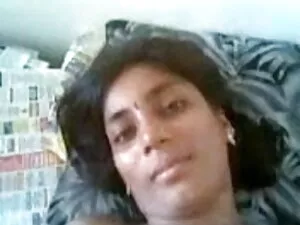 बड़े स्तन वाला इंग्ल ...