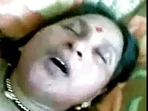 गर्म कुतिया मुँह में ...