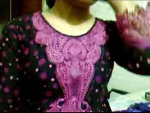 सफेद चमड़ी वाली कुति ...