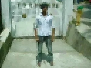 अनुनय के बाद, उसने प ...