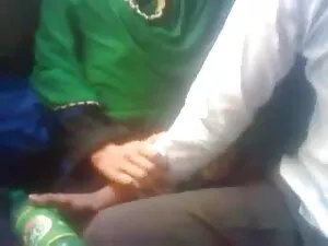 बेब की चूत में अंडे  ...