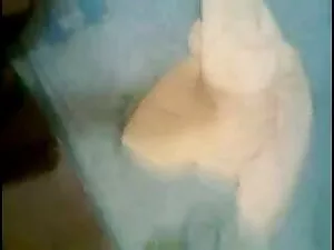 लड़का खिलौने के साथ  ...