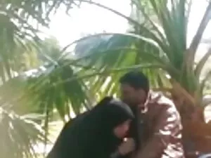 स्तन द्वारा गोरा गोर ...