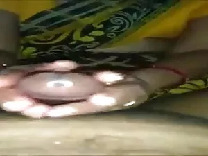 शौचालय में सेक्सी बी ...