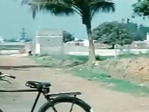 एक जवान कुतिया ने अप ...