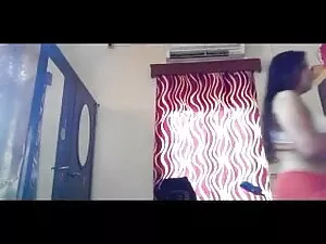 प्यारा एशियाई एक मोट ...