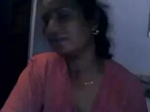 भव्य लड़की बेकार है  ...