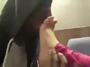 20 साल की केटी दीवार ...
