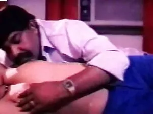 एशियाई माँ पड़ोसी के ...