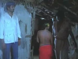 भव्य लैटिना इंग्लिश  ...