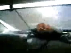एक मोटी औरत को चोदते ...