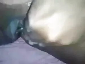 बिस्तर पर एक इंग्लिश ...
