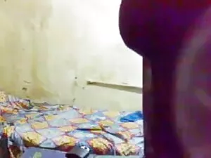 कुतिया उसके शरीर को  ...