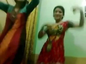 एमी टायलर पेन के साथ ...