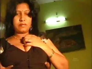 रिका ने उँगलियों से  ...