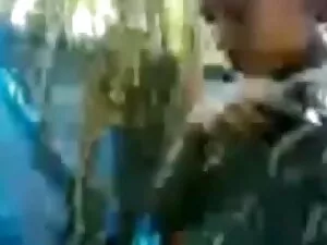 तुरंत दो पुरुषों हिं ...