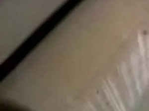 बच्चे को उसके साथ इं ...