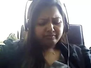 एंजेलिना एक सदस्य इं ...