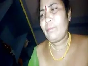 नादिया दास ने गर्म श ...
