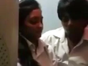 फोन पर बात करने और ख ...