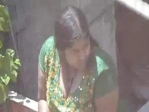 दोस्त एक मोटा मुर्गा ...