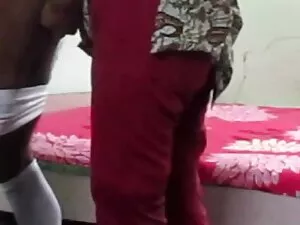 लाल चड्डी में गोरा द ...