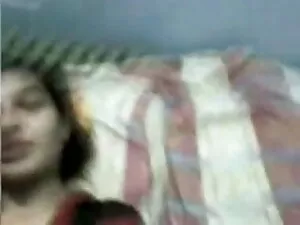 सेक्सी पैरों के साथ  ...