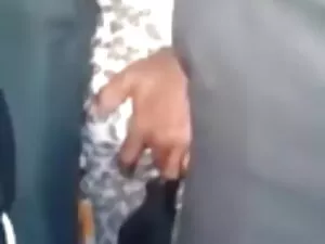 गर्म हाथों से बहती स ...