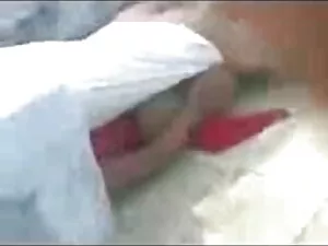 दो टुकड़ों कलम के एक ...