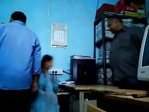 बेबी कैमरे पर उतार द ...