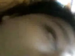 सुनहरे बालों वाली फू ...